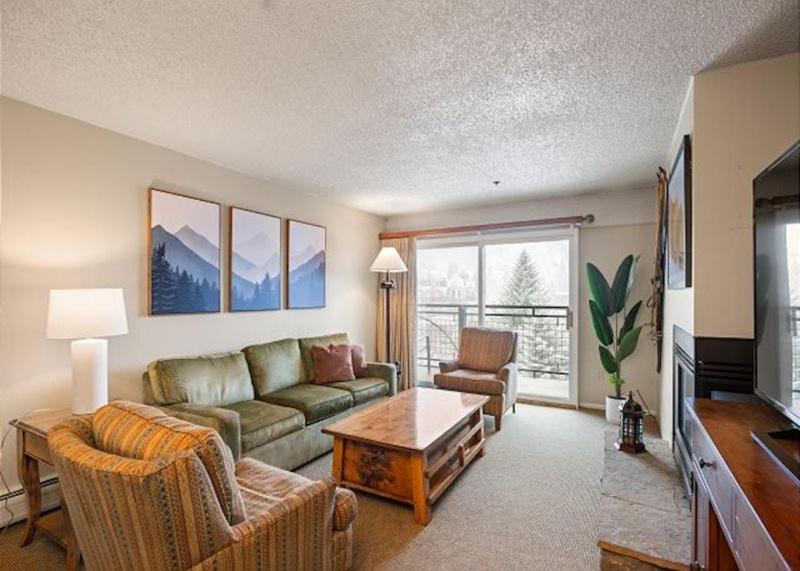 3 Bedroom Gold-rated At The Base Of Mountain Apartment *